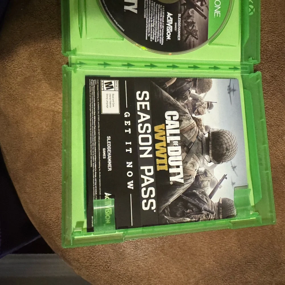 Microsoft Xbox One Call of Duty: WWII - Green Case